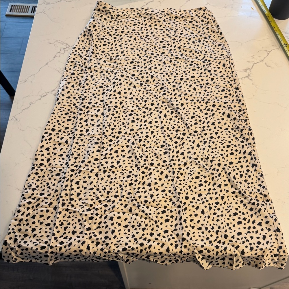 Forever 21 Black and Cream A-Line Skirt